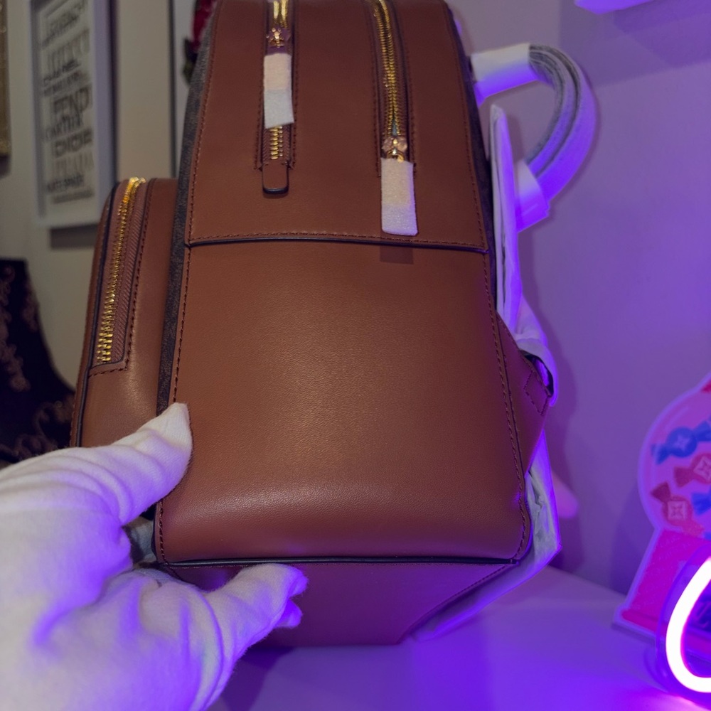 🏷️ NWT Michael Kors Jaycee MD Zip Pocket Backpack-Brown Signature MK Logo Luxe - Picture 13 of 15